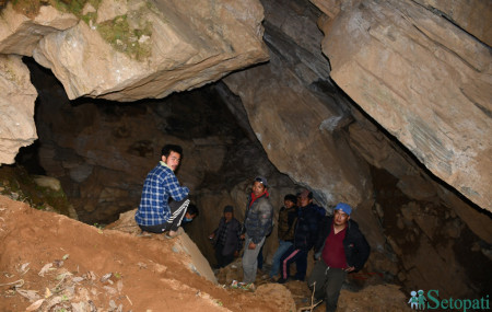 सात कन्या गुफा। तस्बिरः सेतोपाटी